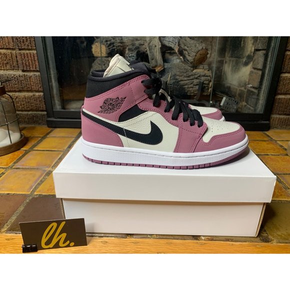 Women’s Sz 7.5 Jordan 1 Mid Light Mulberry Athletic Sneakers DC7267-500 - Picture 5 of 6